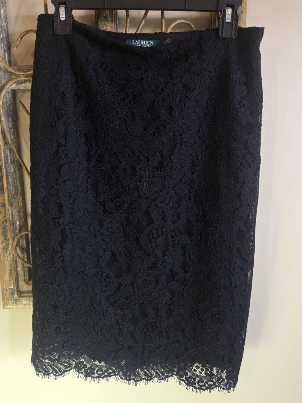 Lauren Ralph Lauren Black Floral Lace Pencil Skirt Scalloped Hem Lined Size 2